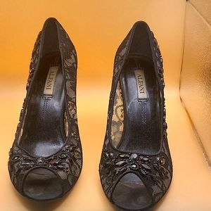 Size 7.5 Alfani lace heels
